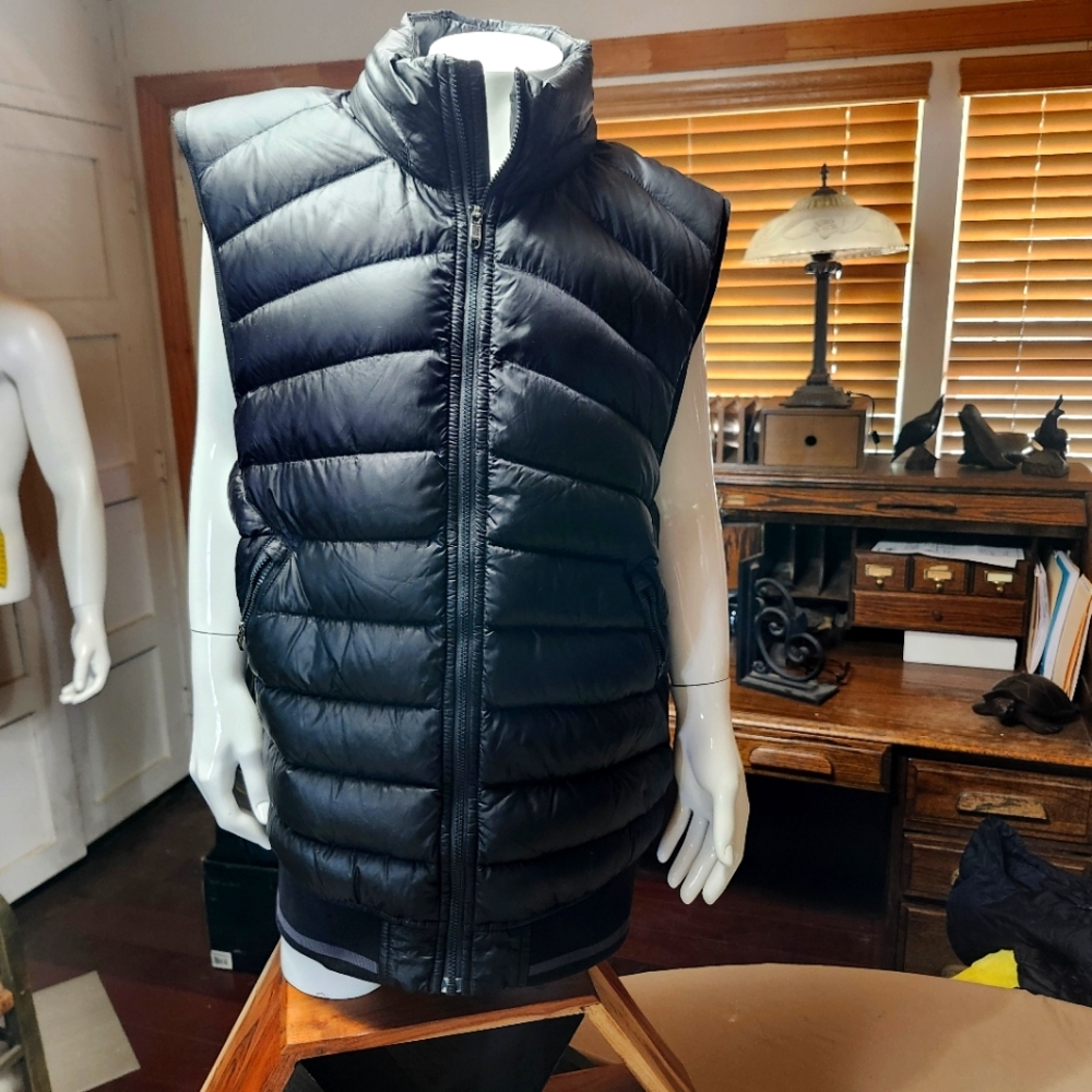 Lululemon Black Puffer Goose Down Vest Unisex Size Small (S)